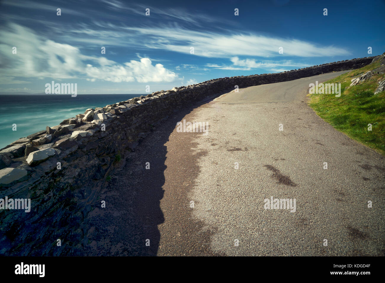 Fahrbahn auf der clogher Strand. County Kerry, Irland Stockfoto