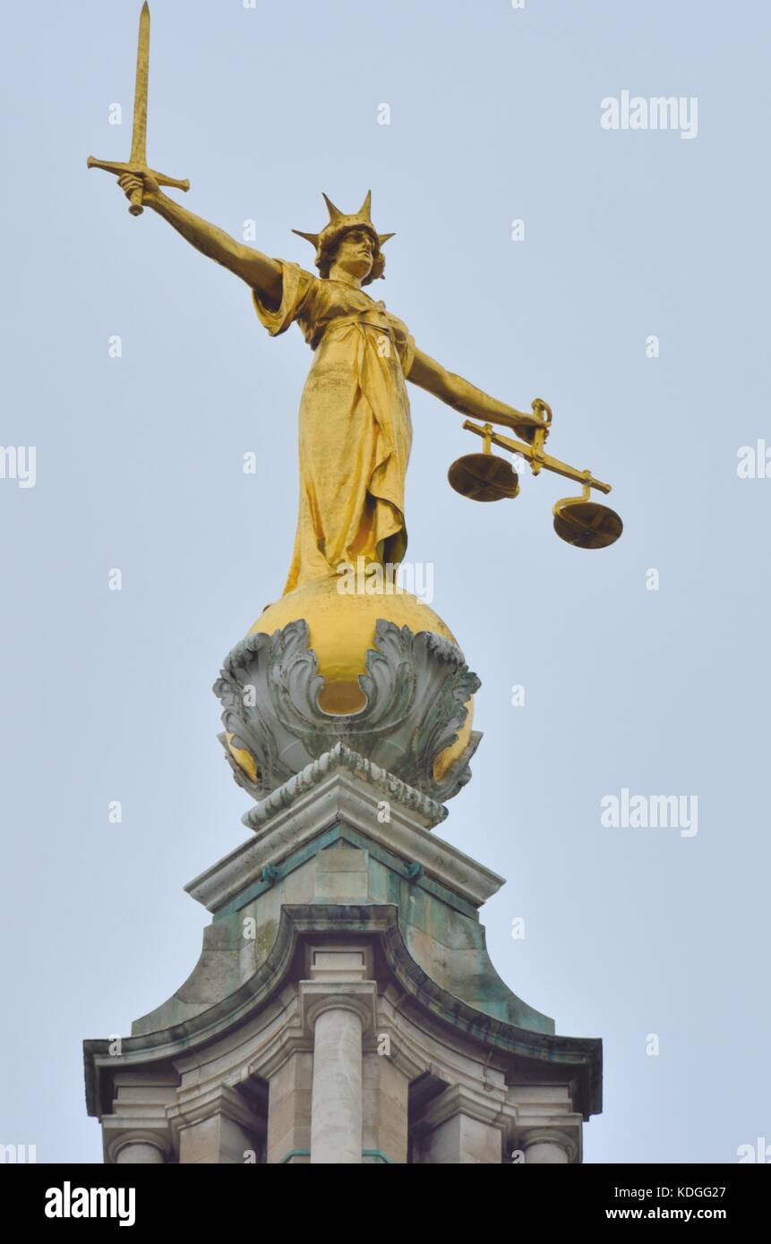 Statue des Gerichtshofs Old Bailey Stockfoto