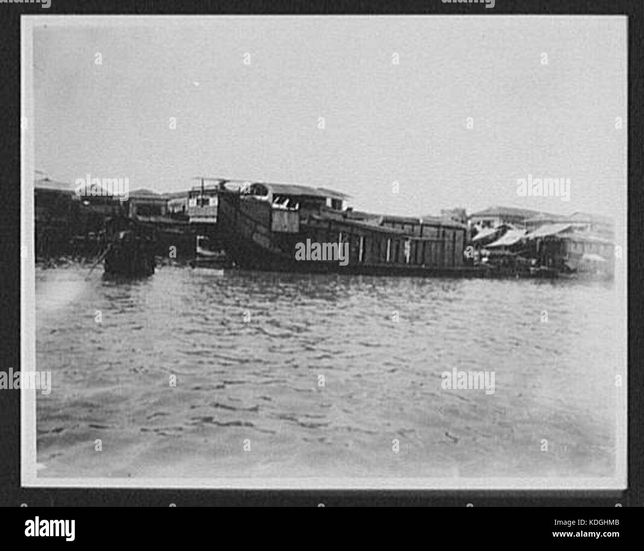 Dschunken im Hafen LCCN 2004707492 Stockfoto