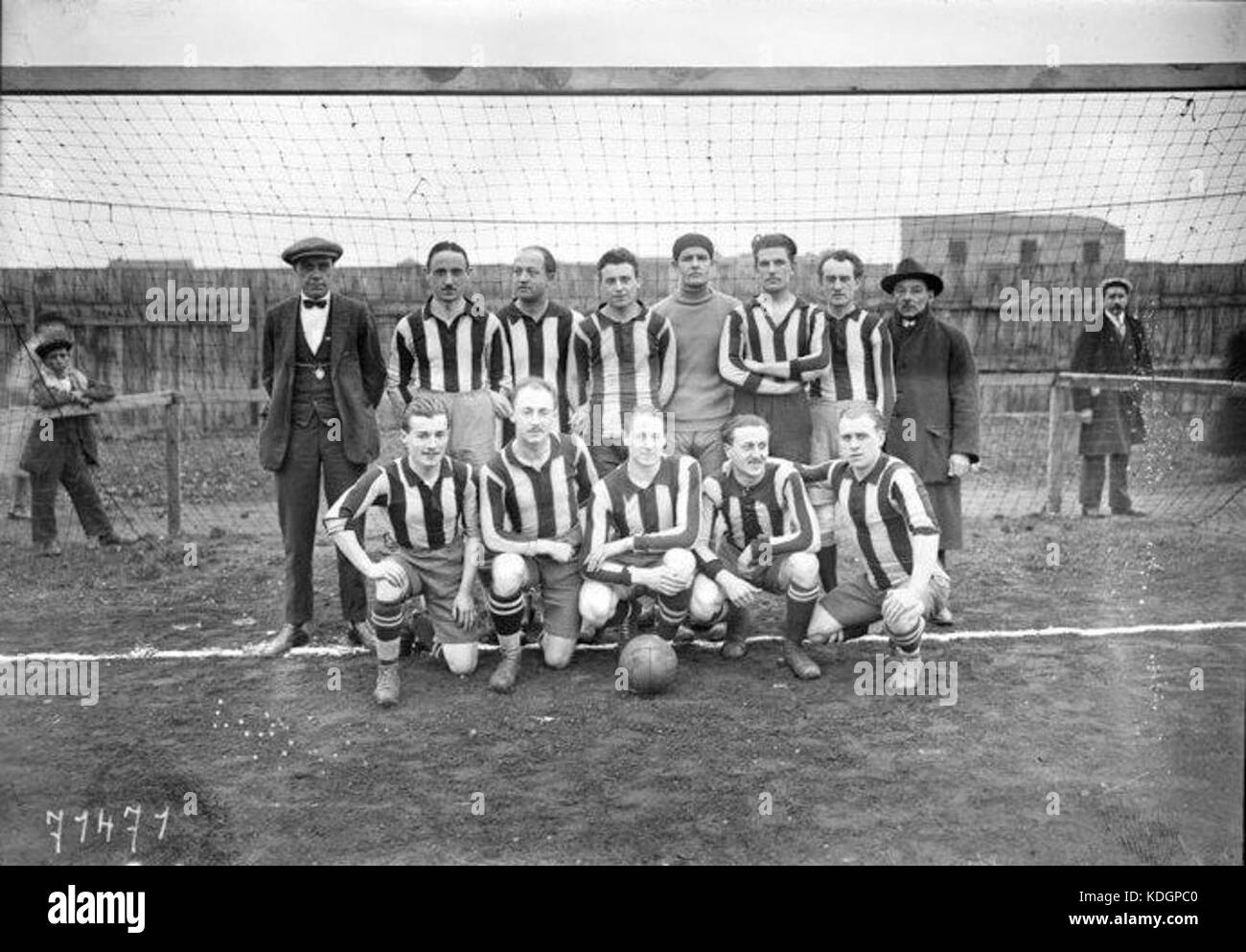 Ein Foto aus dem Jahr 1922, das ein historisches Rennen auf dem RC Roubaix zeigt, einem berühmten französischen Radrennen. Stockfoto