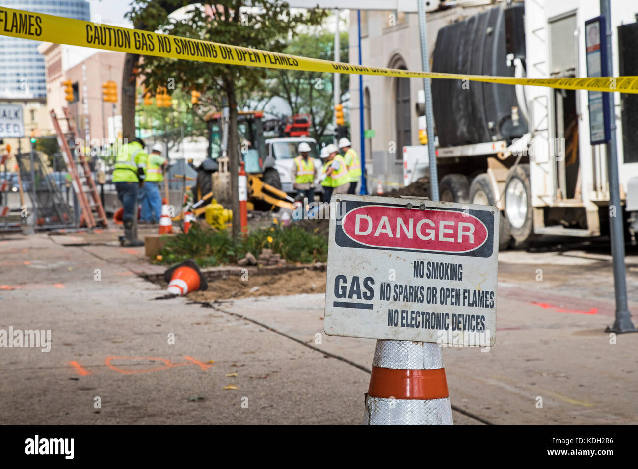 Grand Rapids, Michigan - Arbeiter reparieren eine Gasleitung. Stockfoto