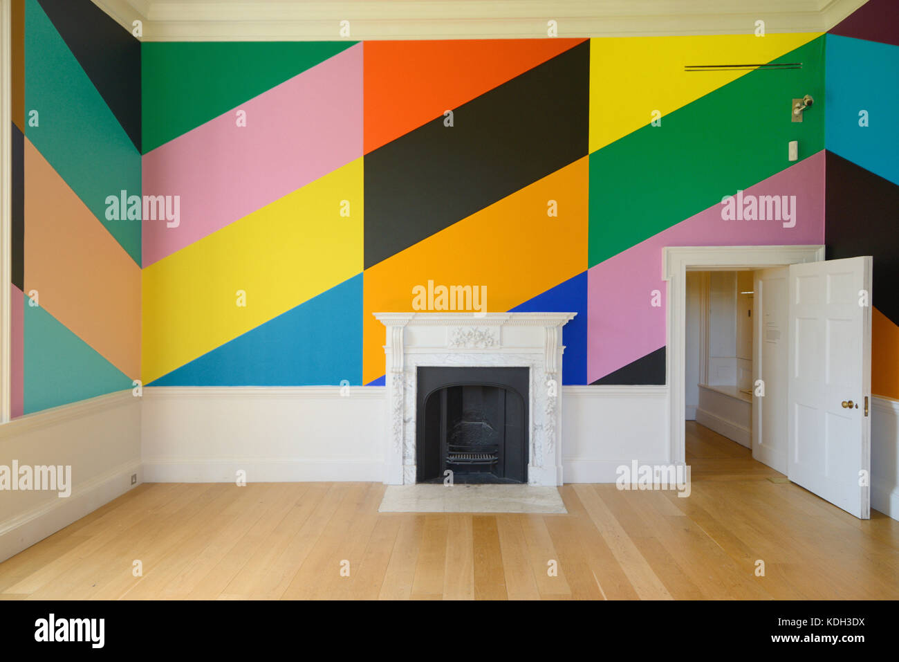 Salon Diagonale, eine gemalte Installation von Lothar Götz (2017) in Compton Verney Haus oder eine Kunstgalerie, Kineton, Warwickshire, England Stockfoto