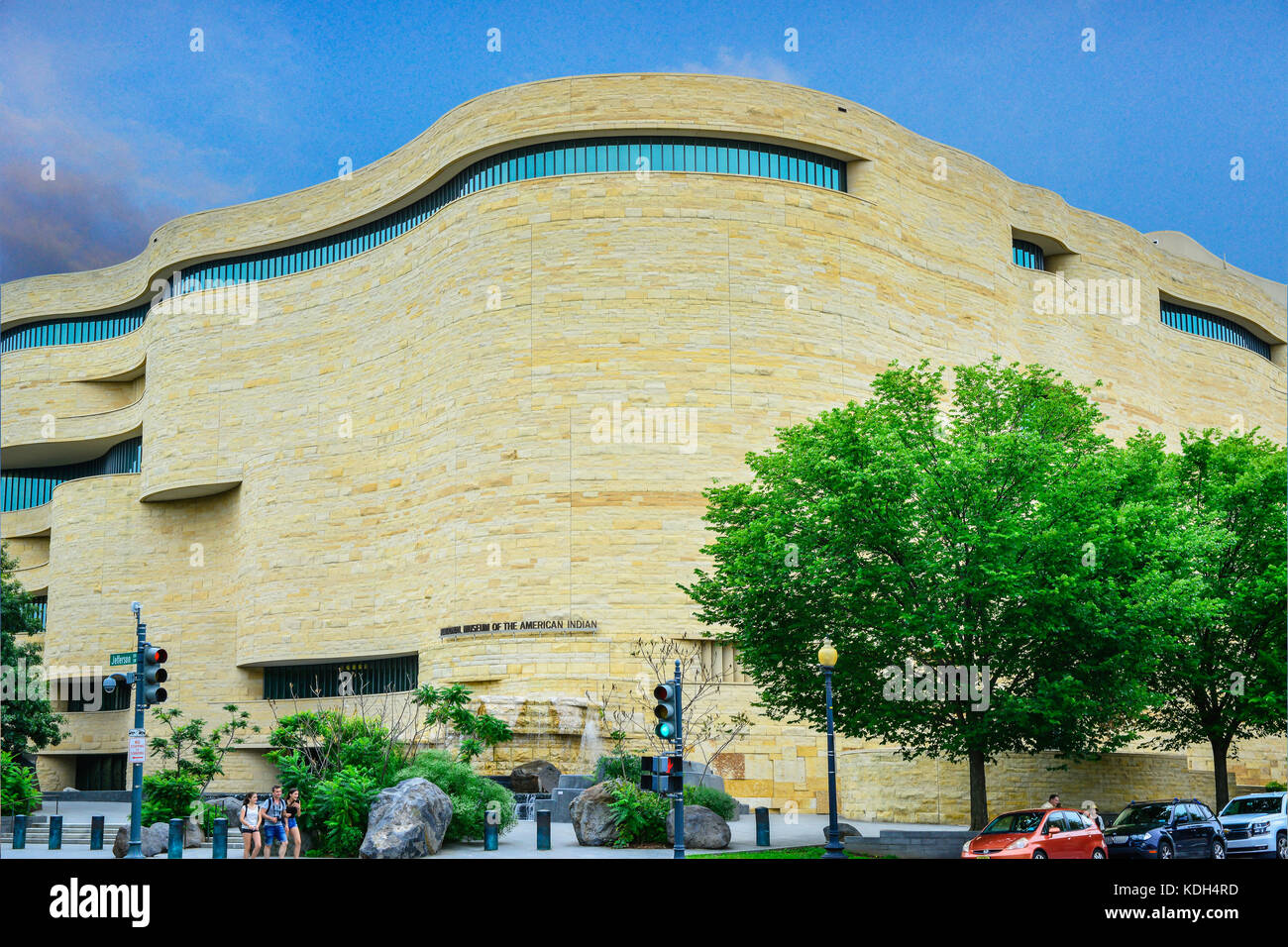 Schöne curviliear gestaltete Gebäude, in dem sich das Nationalmuseum der Indianer in Washington, DC, USA Stockfoto