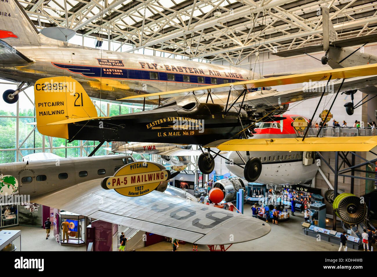Eine Auswahl an vintage amerikanische Flugzeuge auf Anzeige an der National Air und Space Museum, Washington, DC, USA Stockfoto
