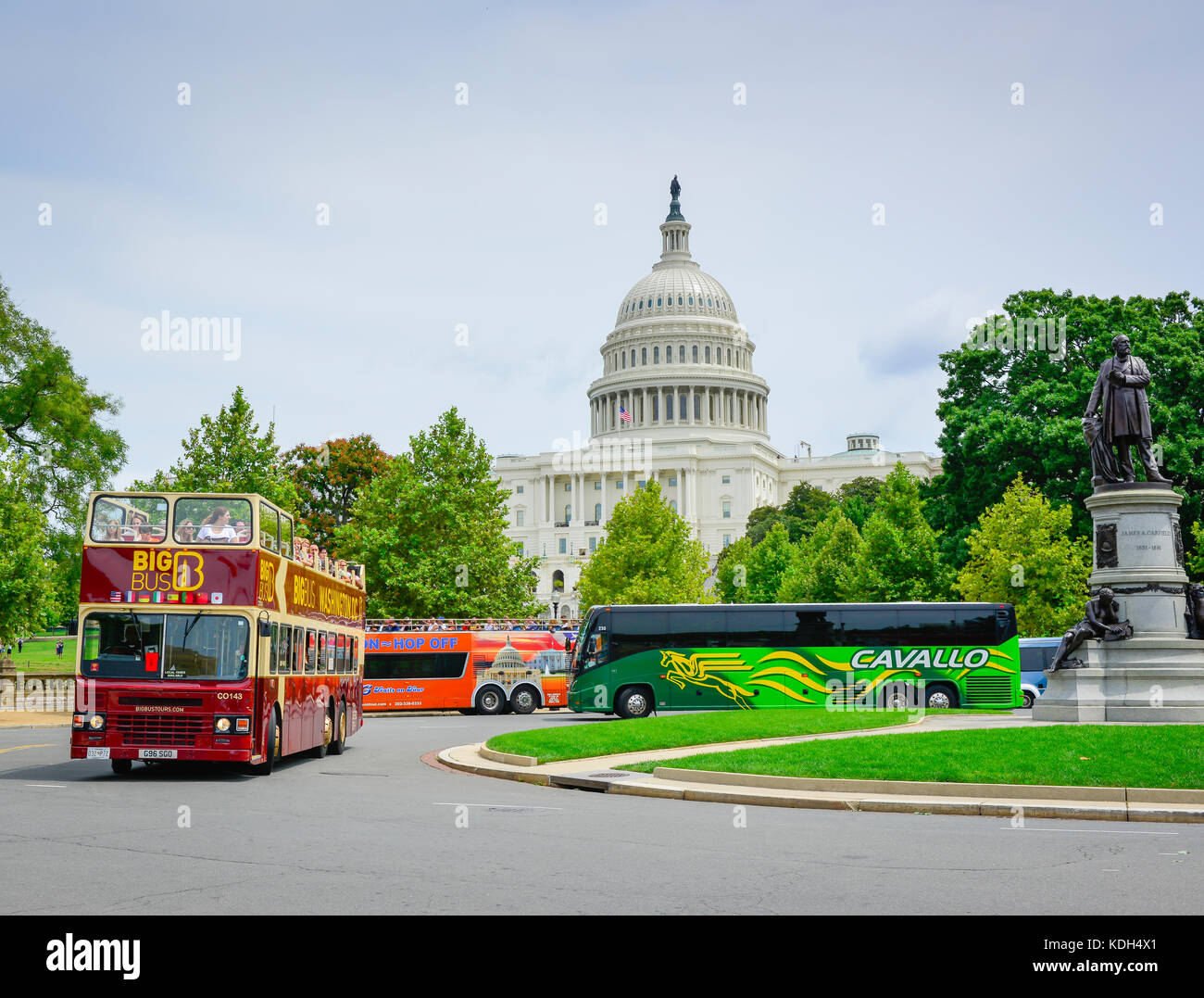 Busladungen von Touristen Tour rund um die US-Kapitol in Washington, DC, USA Stockfoto