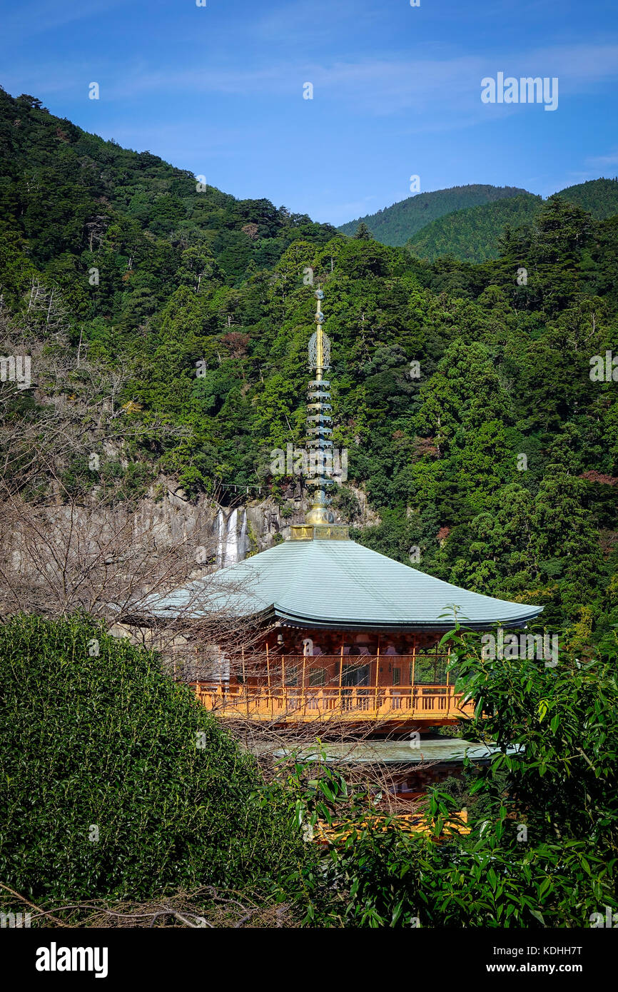 Nach oben seigantoji Heiligtum in Wakayama, Japan. seigantoji Tempel ist in der nachi katsuura Stadt der Präfektur Wakayama befindet. Stockfoto