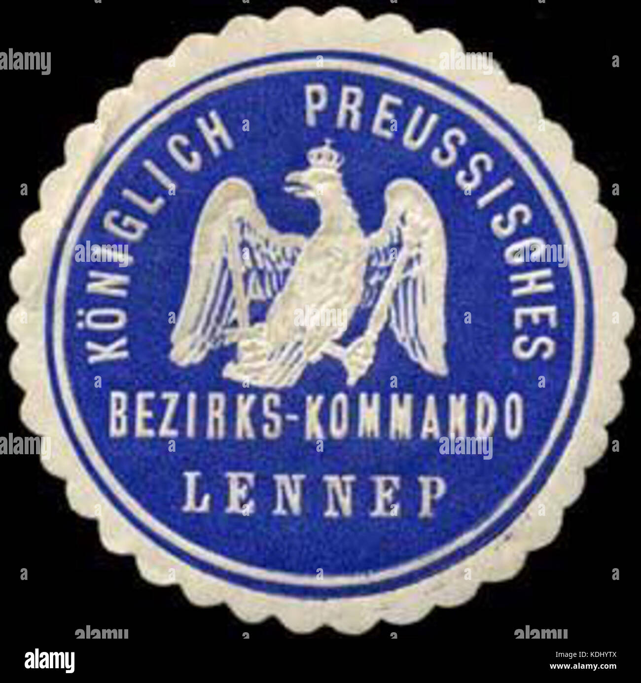 Dieser Stempel zeigt die Siegelmarke der K.PR. Bezirkskommando Lennep, eine historische Verwaltungsabteilung in Deutschland. Der Stempel repräsentiert die regionale Governance-Struktur des frühen 20. Jahrhunderts. Stockfoto