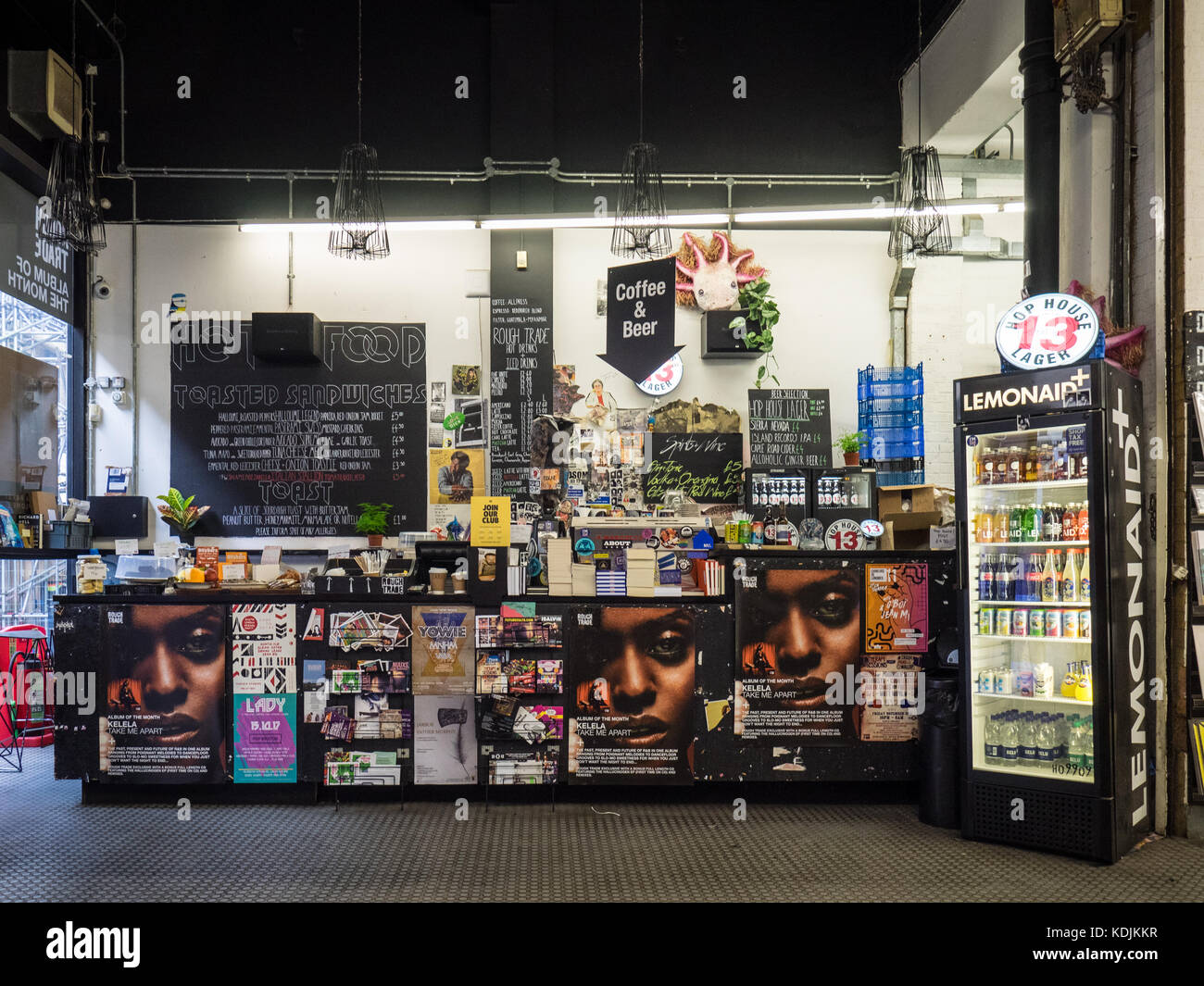 Rough Trade East - Das Café am Rough Trade East Record store im angesagten Londoner Stadtteil Shoreditch Bereich Stockfoto