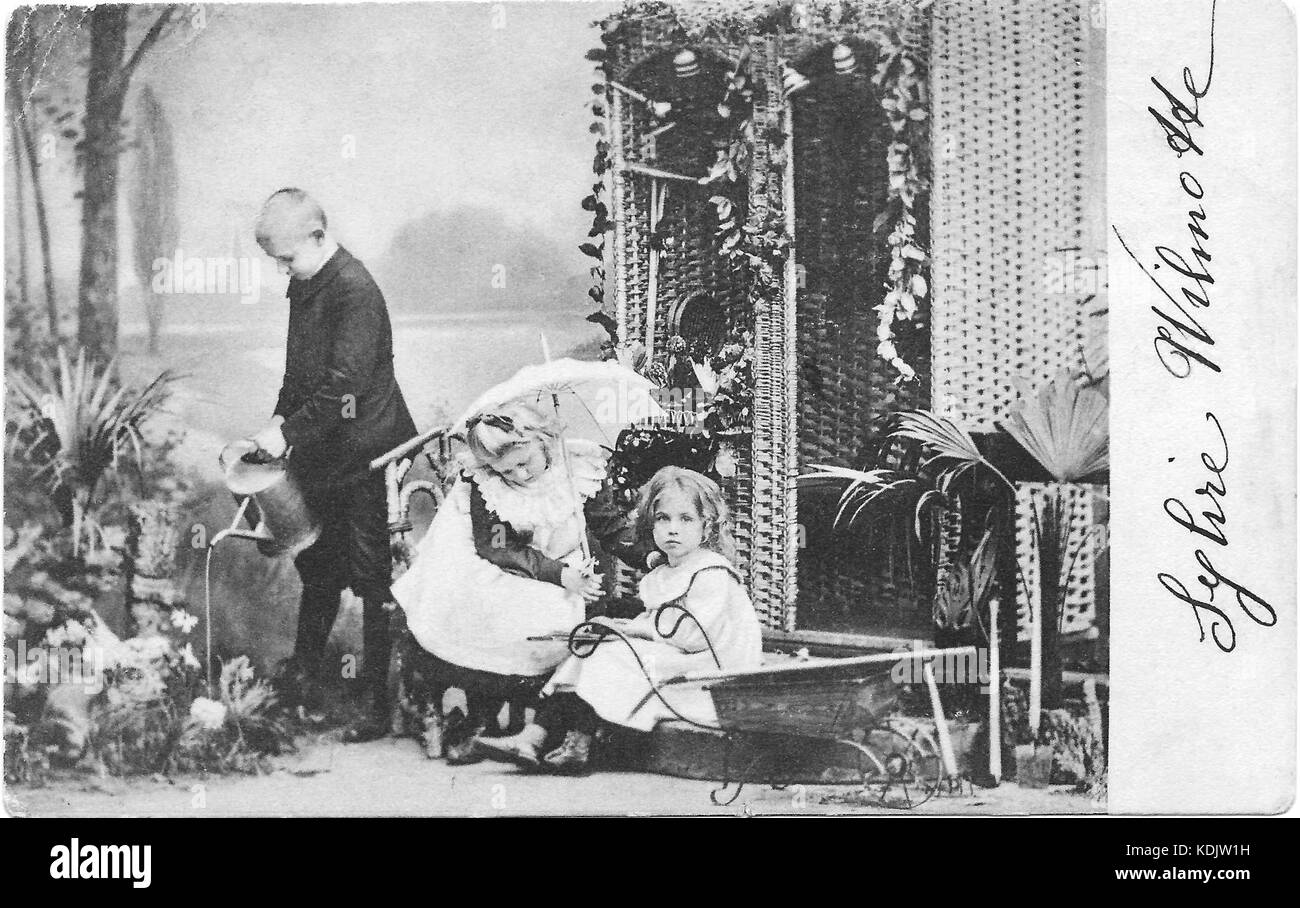 Idyllische inszeniert Kinder Postkarte Stockfoto