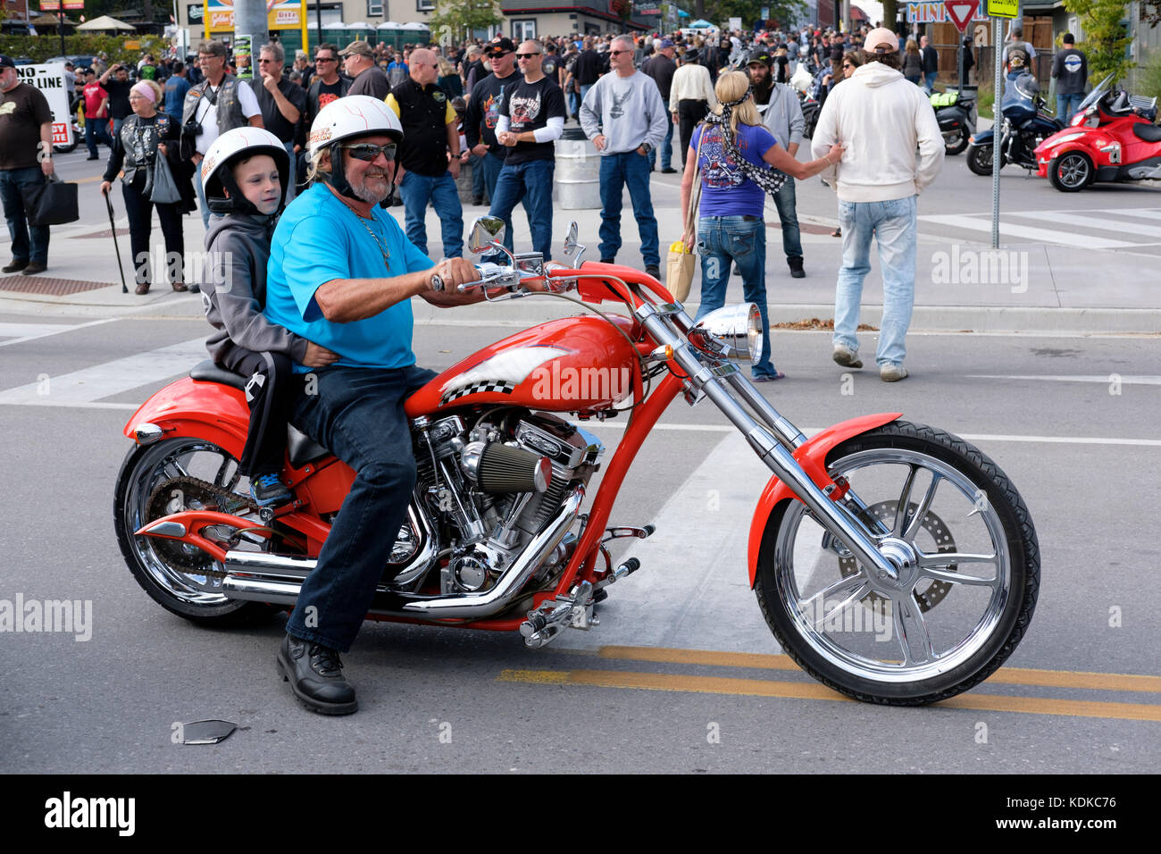 Mature male riding harley davidson -Fotos und -Bildmaterial in hoher  Auflösung – Alamy