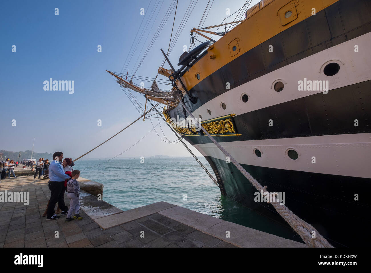 Venezia, Italien. 14. Oktober 2017. Die Amerigo Vespucci ist ein großes Schiff der Marina militare, benannt nach dem Entdecker Amerigo Vespucci. seinen Heimathafen ist Livorno, Italien, und es ist im Einsatz als Schulschiff. heute bei einem Besuch in © alessandro Mazzola/Erwachen/alamy live news Venedig Stockfoto