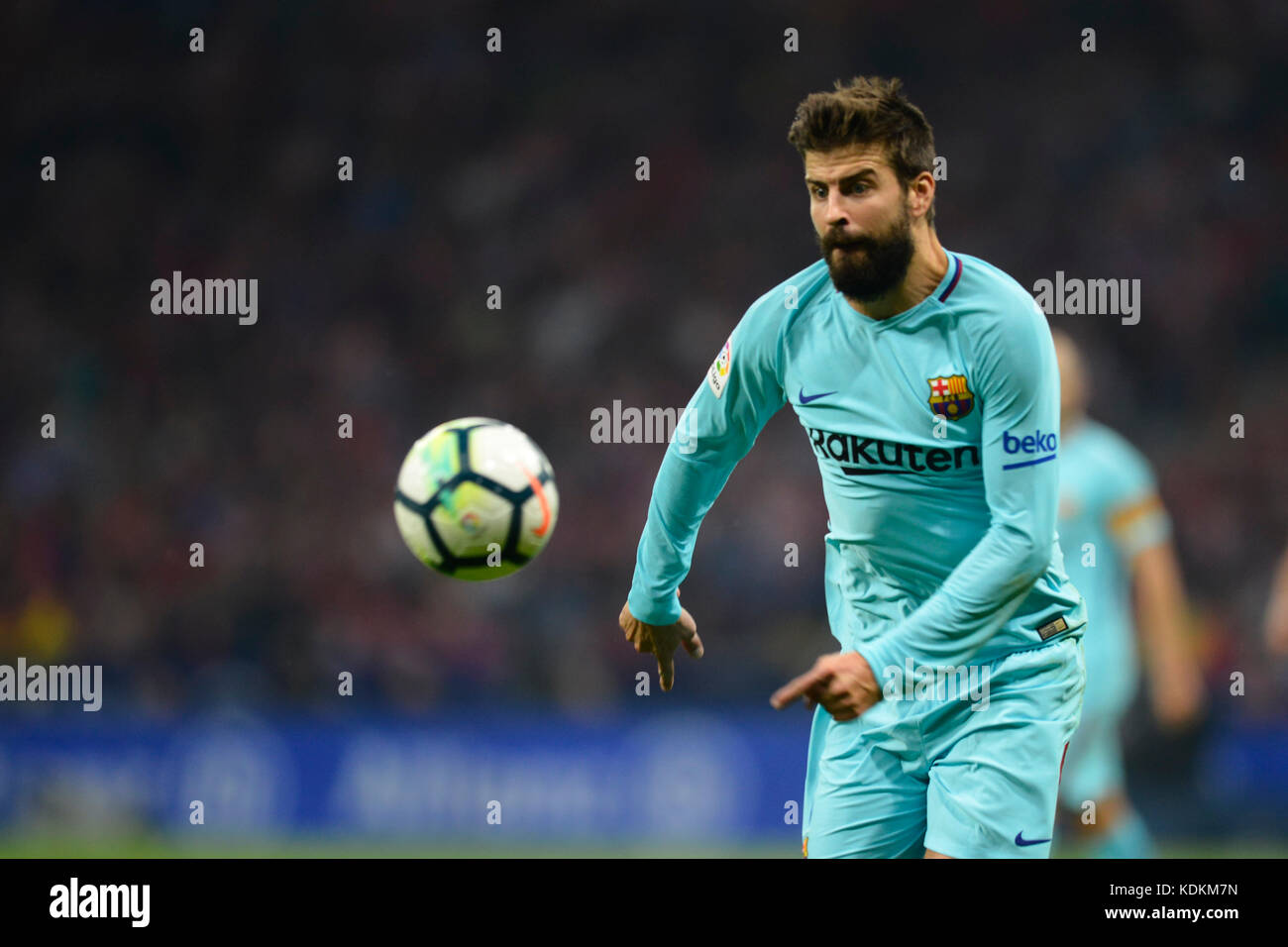 Madrid, Spanien. 14 Okt, 2017. Pique während des Spiels zwischen Atletico de Madrid gegen FC Barcelona, Woche 8 von La Liga 2017/18 in Wanda Metropolitano Stadium, Madrid. 14. Oktober 2017 Credit: Gtres Información más Comuniación auf Linie, S.L./Alamy leben Nachrichten Stockfoto