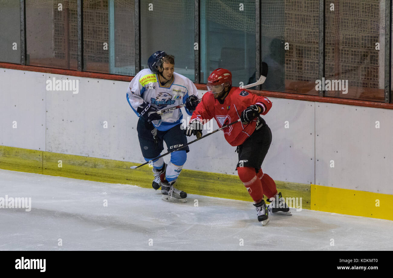 Novi Sad, Serbien. Oktober 2017. Spiel der International Hockey League (IHL) zwischen dem Heimtrainer HC Vojvodina Novi Sad und dem Auswärtsspieler HK Triglav Kranj. Quelle: Hardtodigit/Alamy Live News Stockfoto