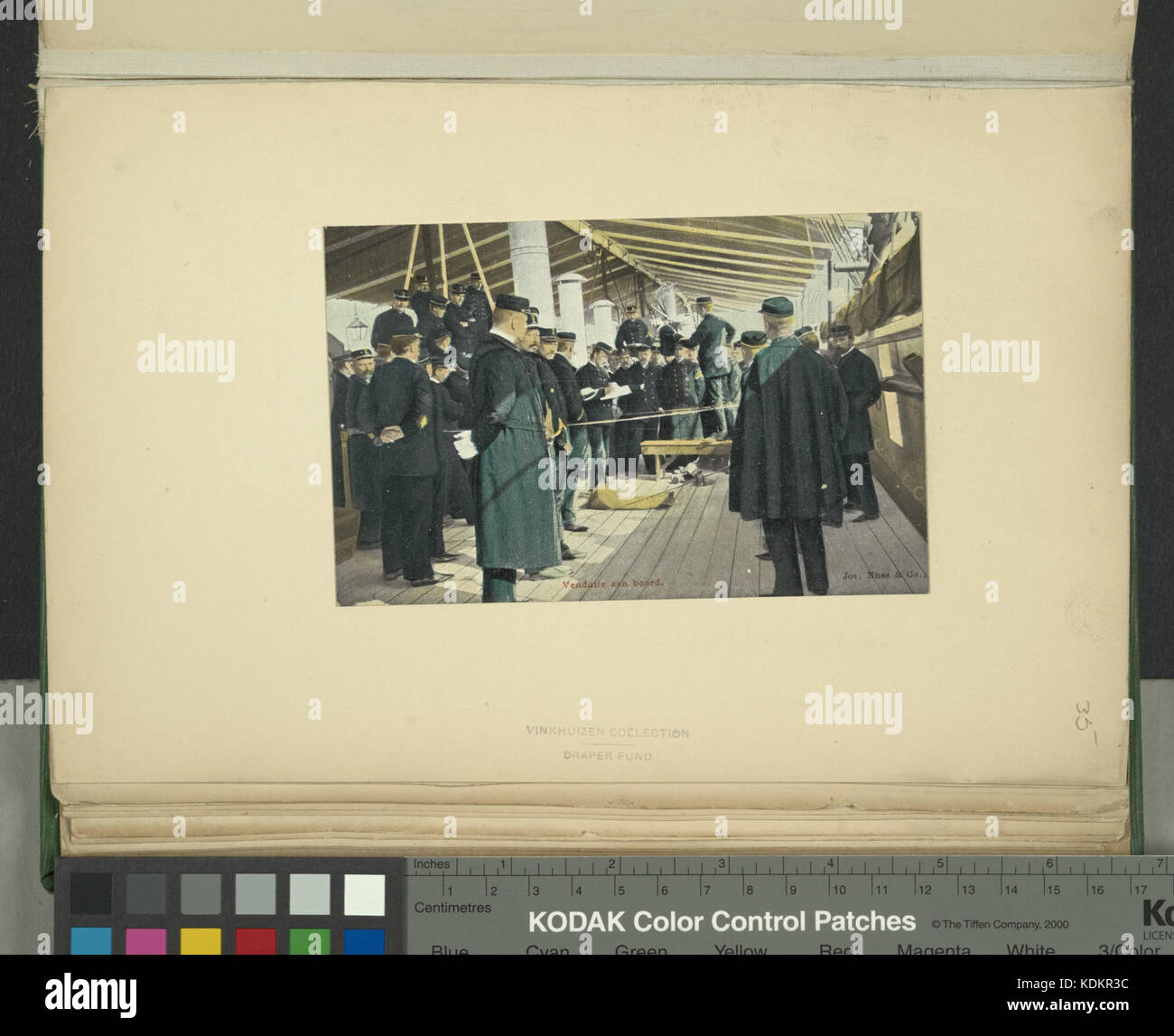 Dieses Bild aus dem Jahr 1900 zeigt eine Szene in den Niederlanden, die das Leben im Land während der Jahrhundertwende feststellt. Es spiegelt die soziale und kulturelle Atmosphäre der damaligen Zeit in der niederländischen Gesellschaft wider. Stockfoto