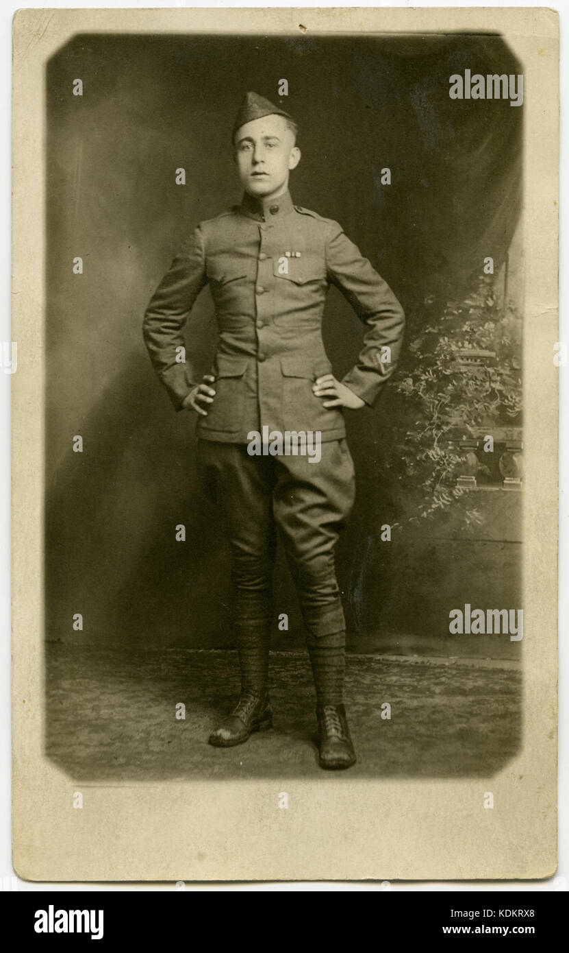 Soldat Posieren für eine formale Bild in ein Studio einrichten Stockfoto