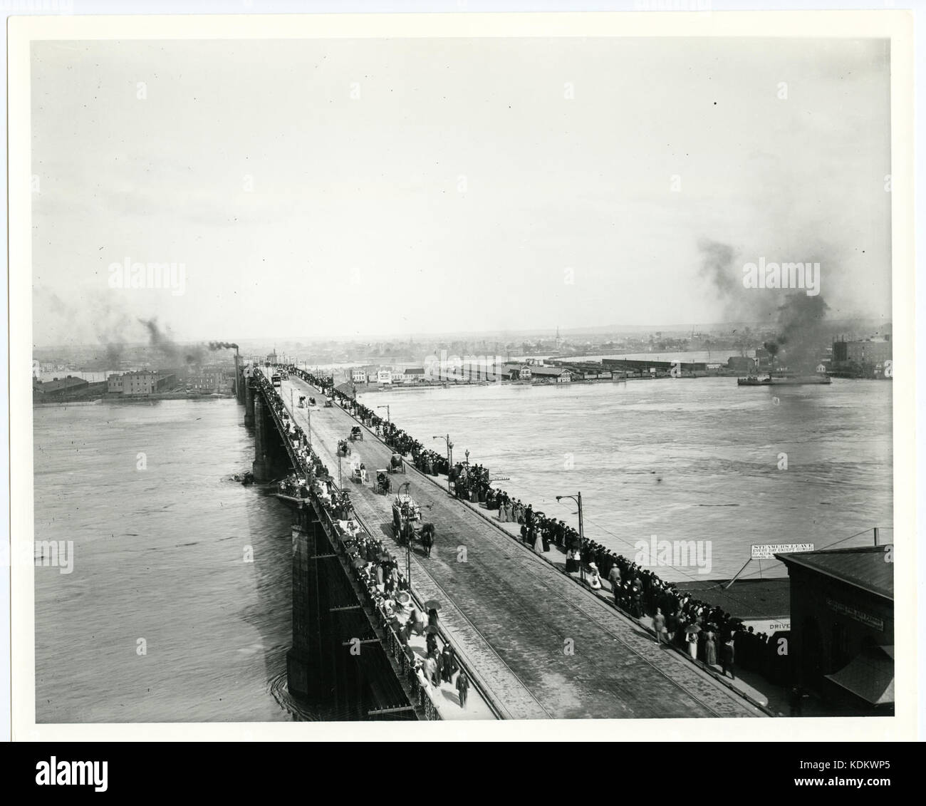 Fußgänger Futter Eads Bridge während der Flut, Mai 1892 Stockfoto