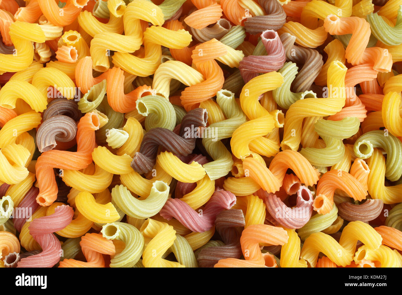 Essen Hintergrund - Ungekocht bunte Cavatappi (Celentani) Hartweizen ...