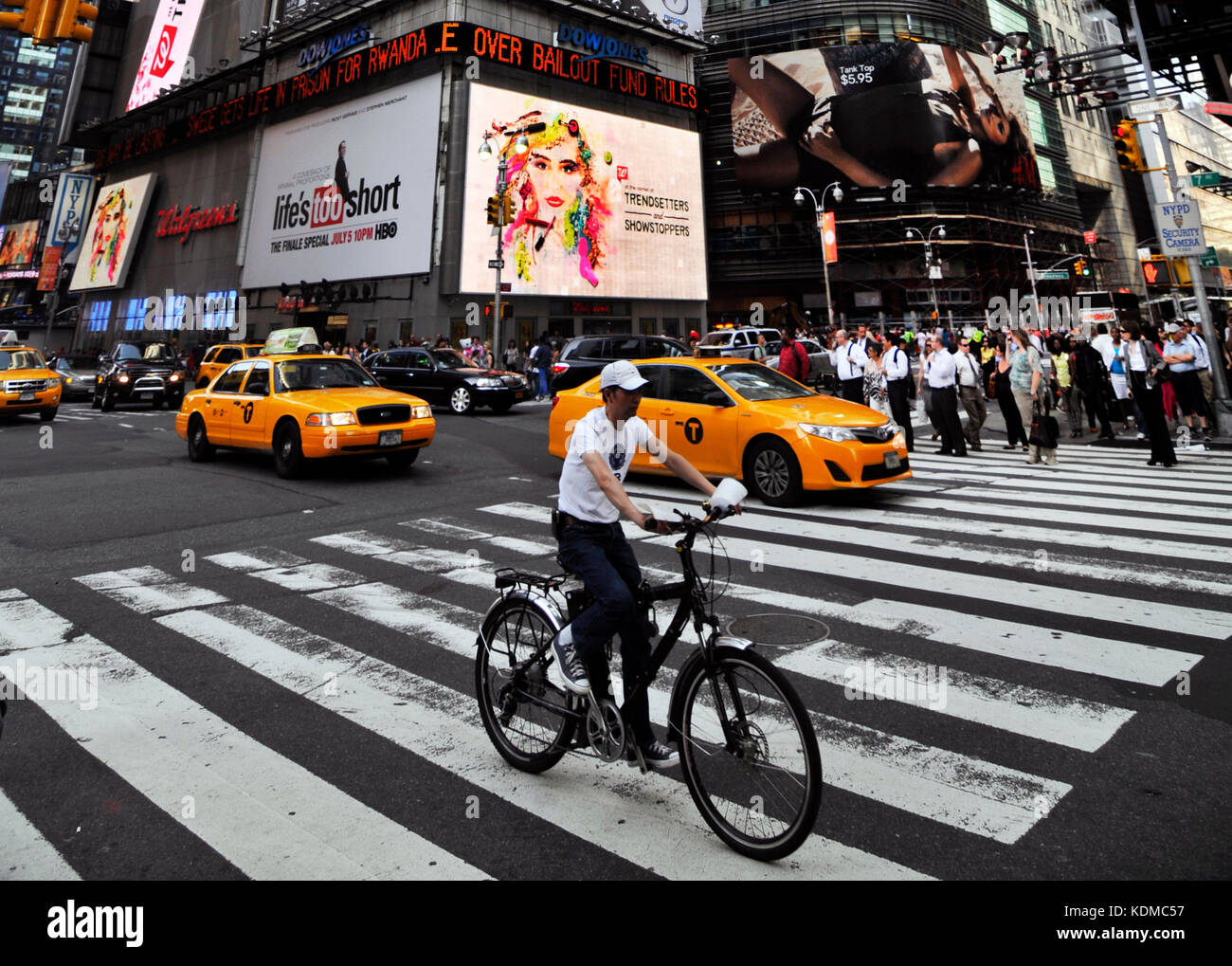 7Th Avenue & 42nd St Kreuzung in Midtown Manhattan. Stockfoto