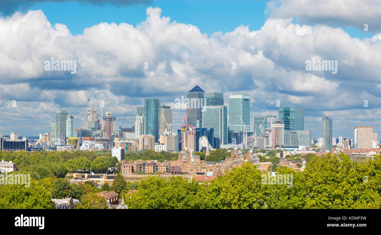 London - die Sky Line von Canary Wharf von Greenwich Park. Stockfoto