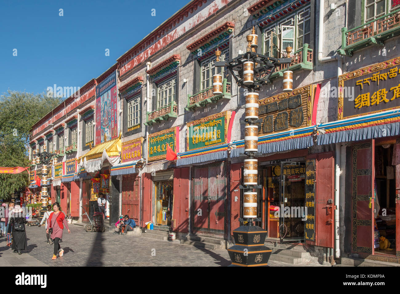 Geschäfte im Barkhor Straße, Lhasa, Tibet, China Stockfoto