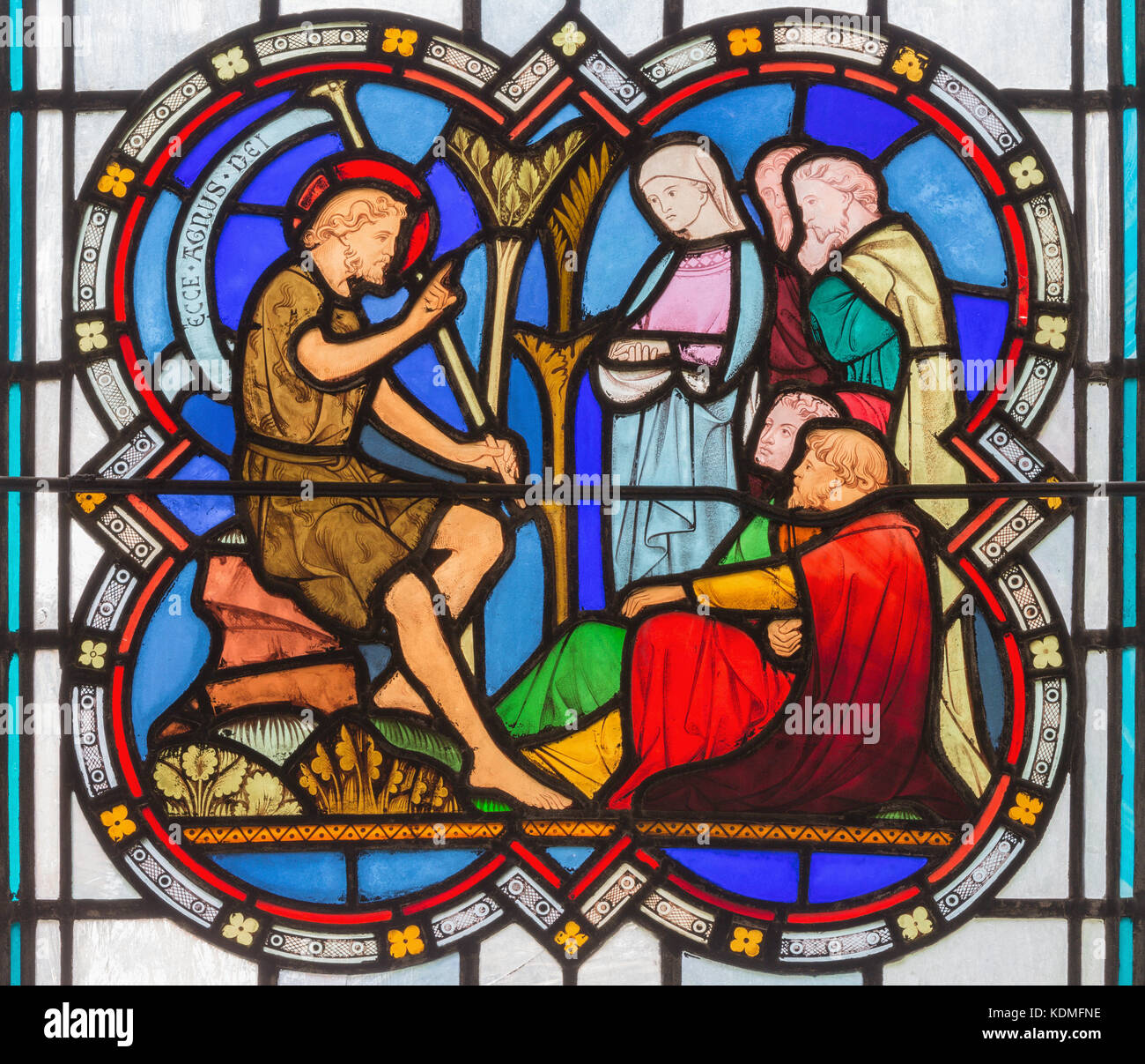 LONDON, GROSSBRITANNIEN - 14. SEPTEMBER 2017: Die Predigt von St. John the Baptist auf Glasmalerei in der Kirche St. Michael Cornhill von Clayton und Bell Stockfoto