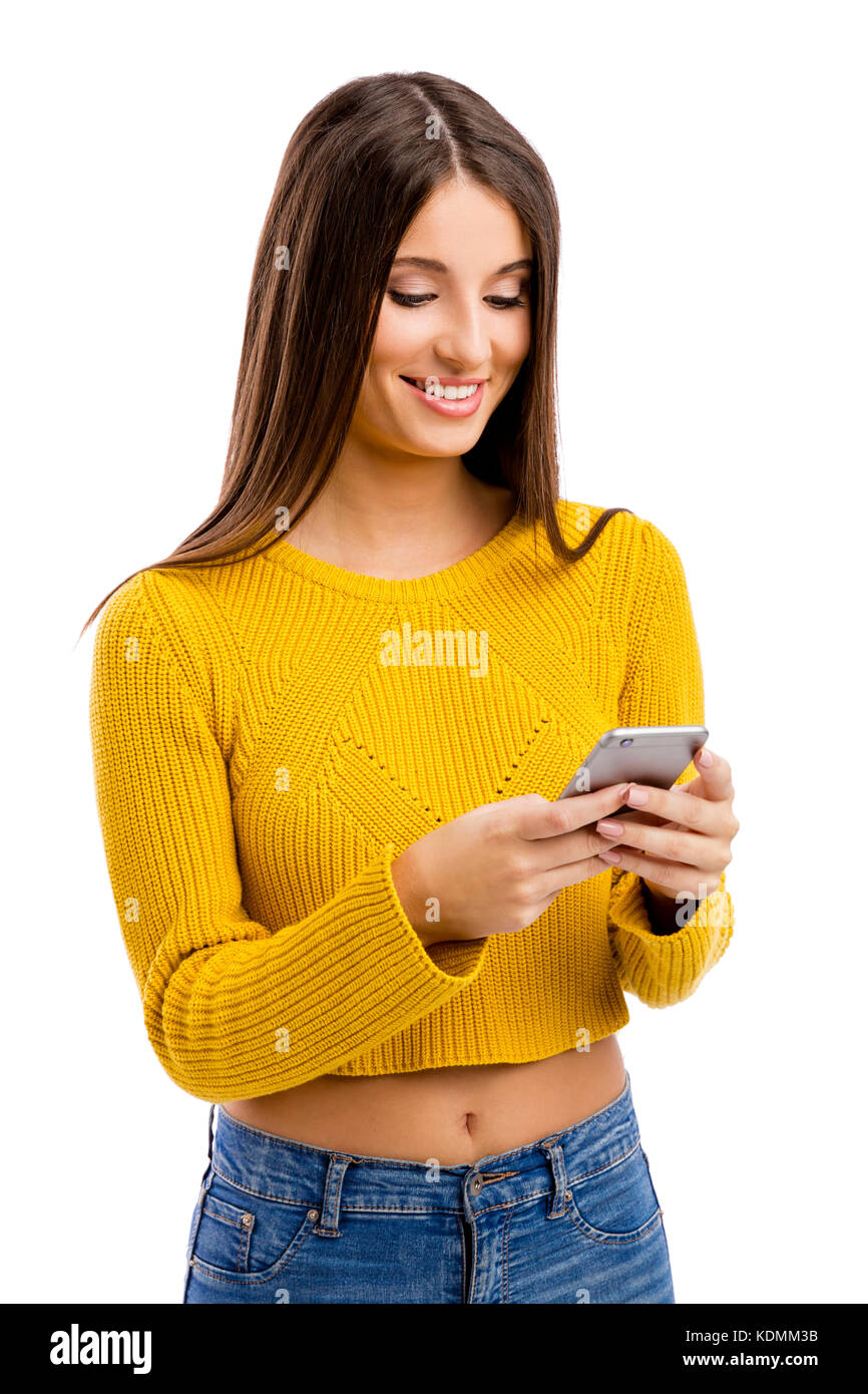 Schöne Mädchen, Senden einer sms auf weißem Hintergrund Stockfoto