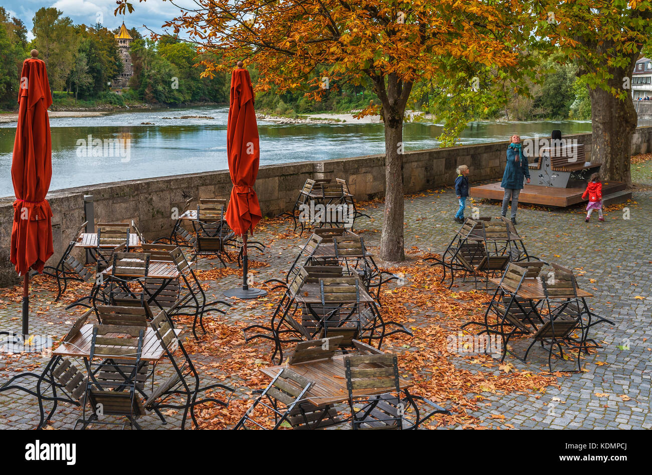 Mutter mit Kindern spielen Stockfoto