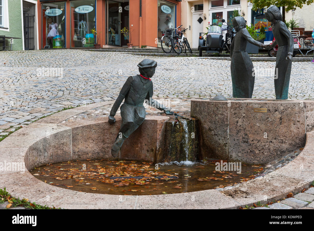 Kleine künstlerische Brunnen an der Straße von landsberg-am-Lech Stockfoto