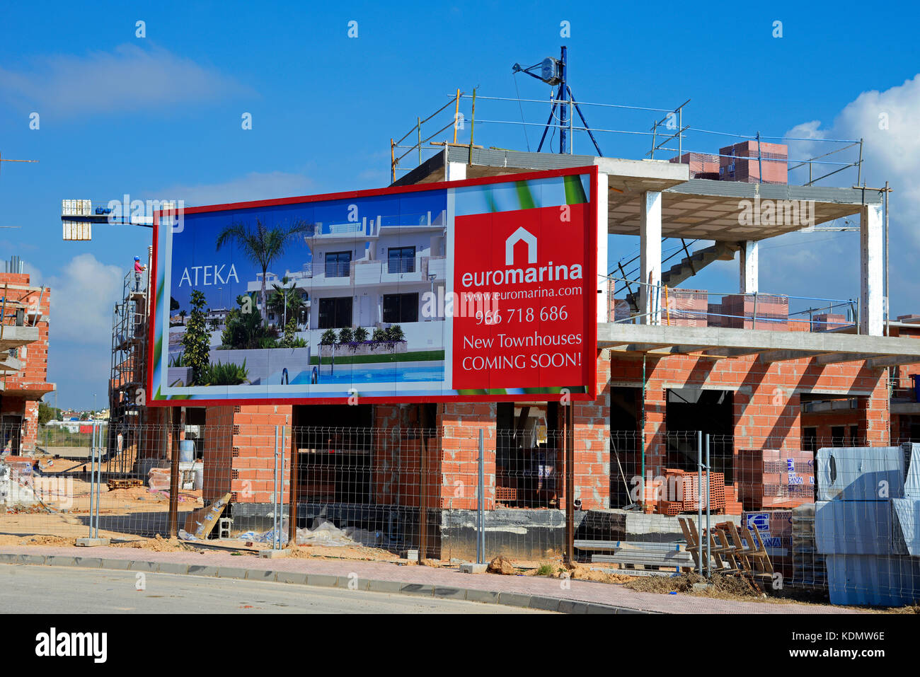 EUROMARINA Immobilienentwicklung Bauarbeiten in Dona Pepa, Ciudad Quesada, Spanien. Stadthäuser von Ateka Stockfoto