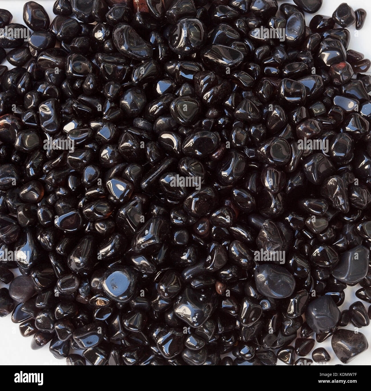 Polierte vulkanische Obsidian Steine auch bekannt als Apache Tears. Stockfoto