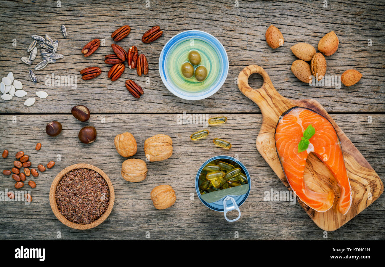 Auswahl essen Quellen von Omega 3 und ungesättigte Fette. super Essen höhe Vitamin E und Ballaststoffe für gesundes Essen. Mandel, Pecan, Haselnüsse, walnu Stockfoto