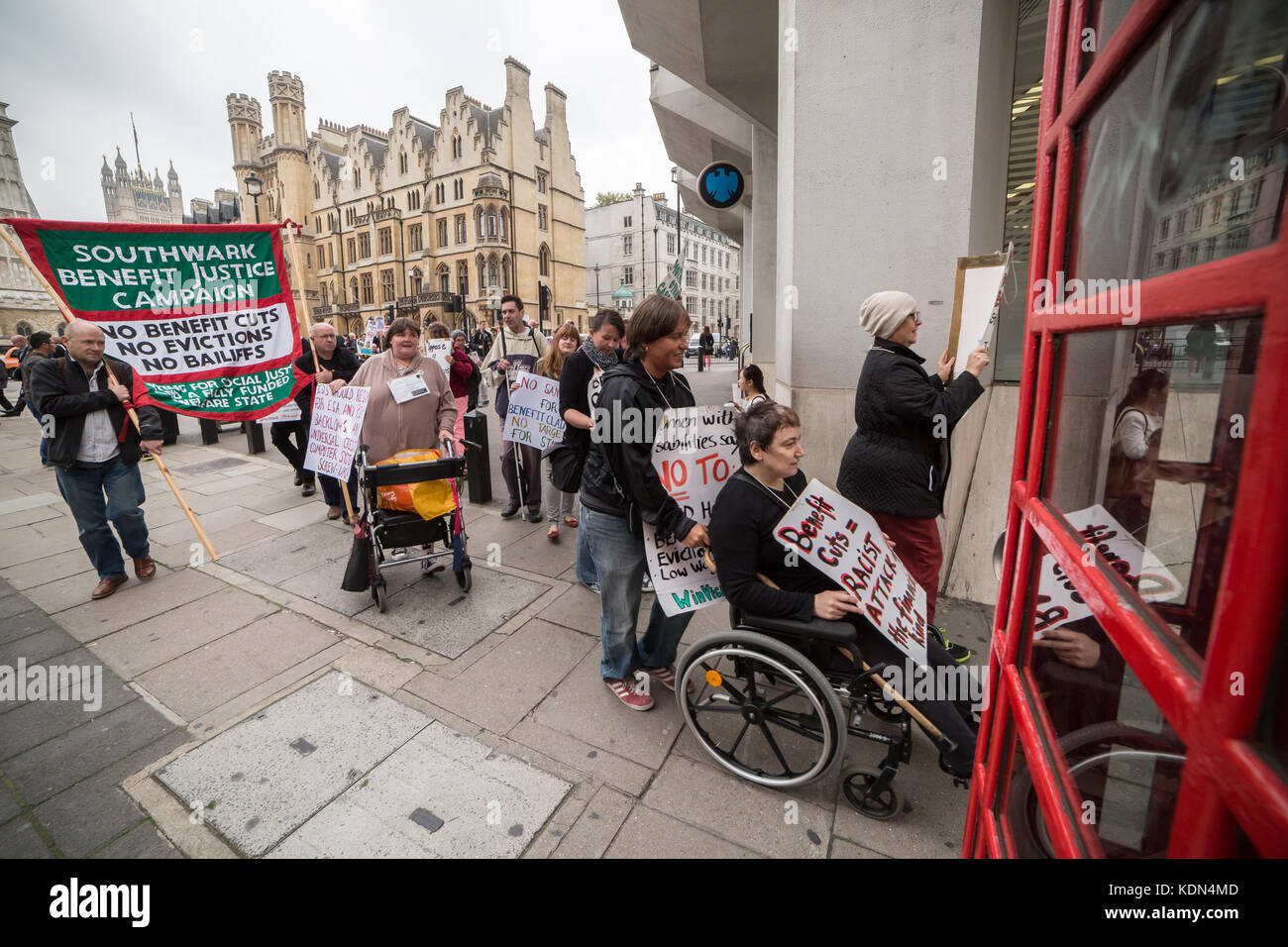London, UK. 11. September 2014.  Behinderte Menschen gegen Kürzungen (DPAC) Protest in London Credit: Guy Corbishley/Alamy Live News Stockfoto