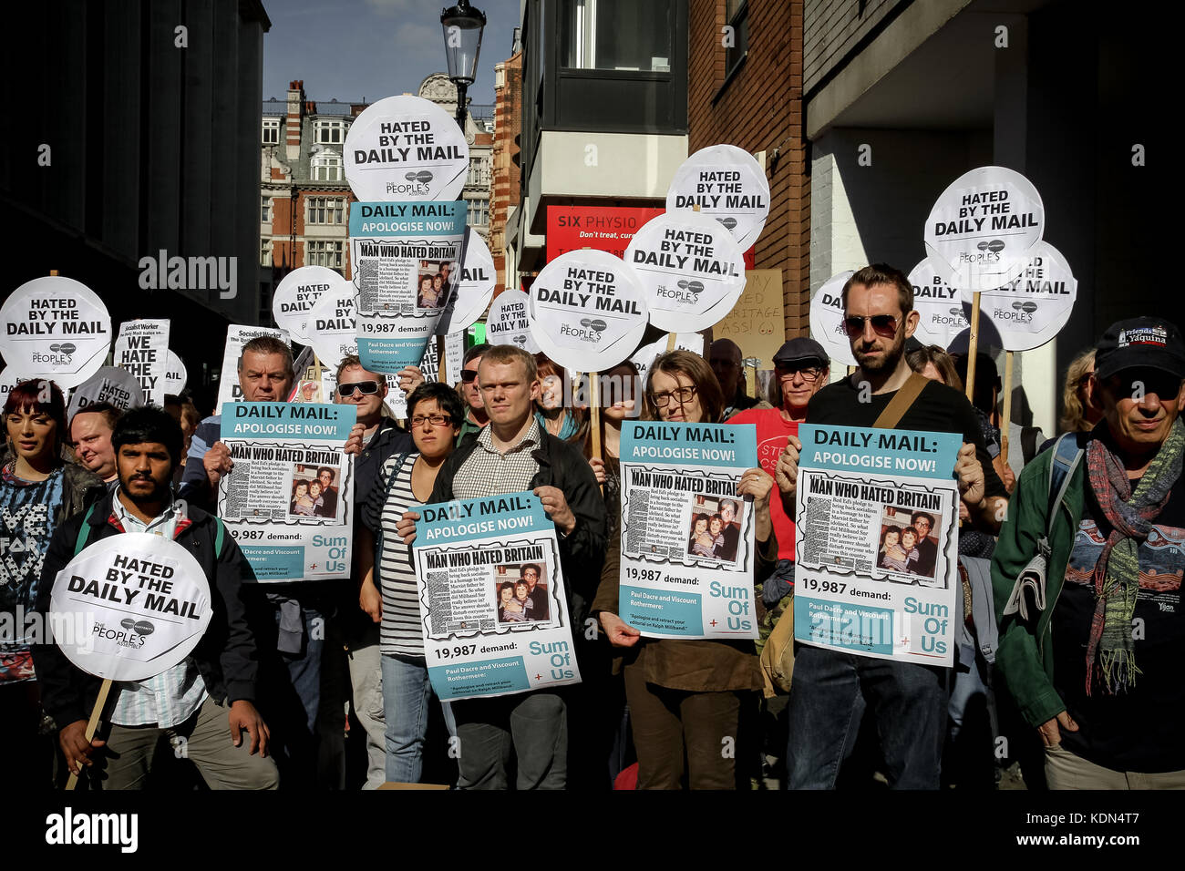 Demonstranten vor Daily Mail Zeitung mit Sitz in London, UK Stockfoto