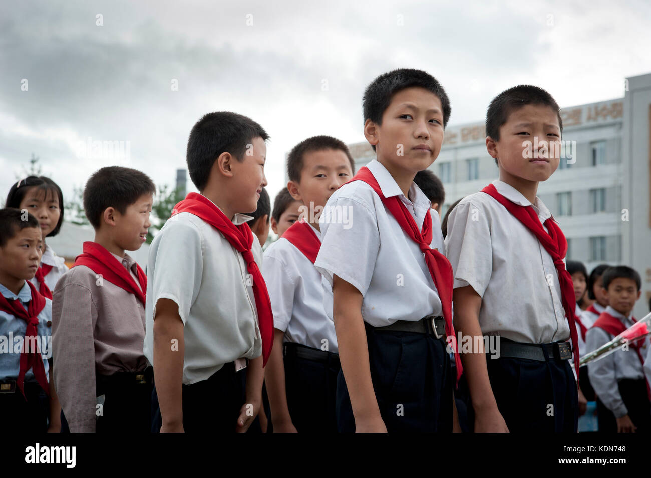 Le jour de la fête nationale, tous les Nord coréens ont l'Obligation de saluer les immenses Statuen des Leaders, Pjöngjang le 8 octobre 2012. Den Tag Stockfoto