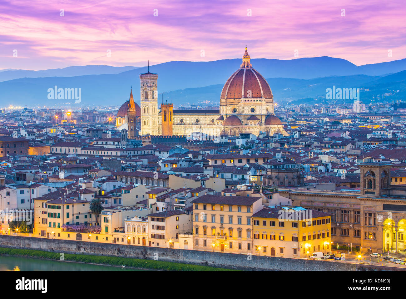 Nacht Blick auf Florenz Skyline der Stadt in der Toskana, Italien. Stockfoto