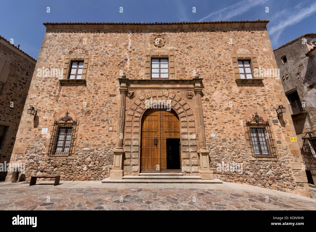 Palacio Episcopal de Caceres (Extremadura, Spanien). Stockfoto