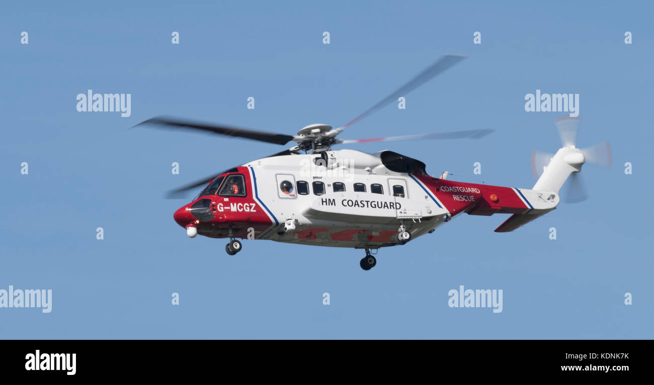 Sikorsky S-92 Coastguard Helicopter startet vom Cornwall Newquay Airport auf Abruf. Stockfoto