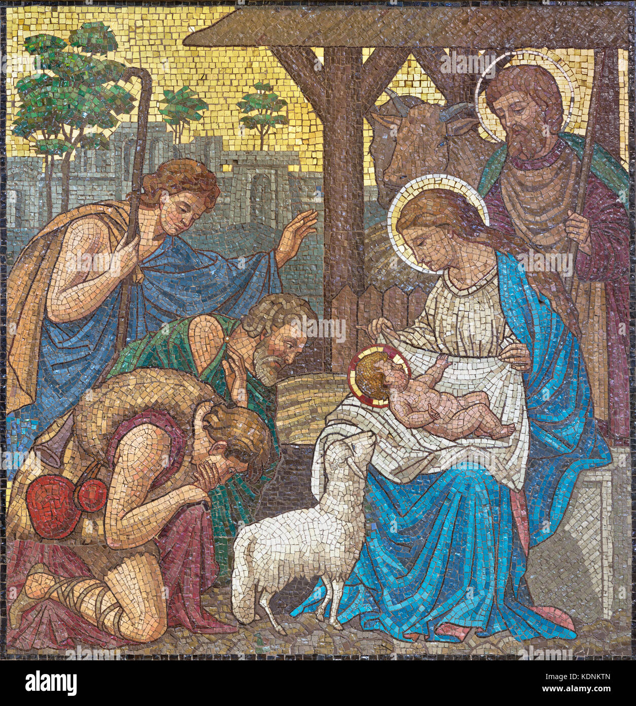 London, Großbritannien - 17. September 2017: Das Mosaik der Anbetung der Hirten in der Kirche der hl. Barnabas durch bodley und Garner (Ende 19.Jh.). Stockfoto