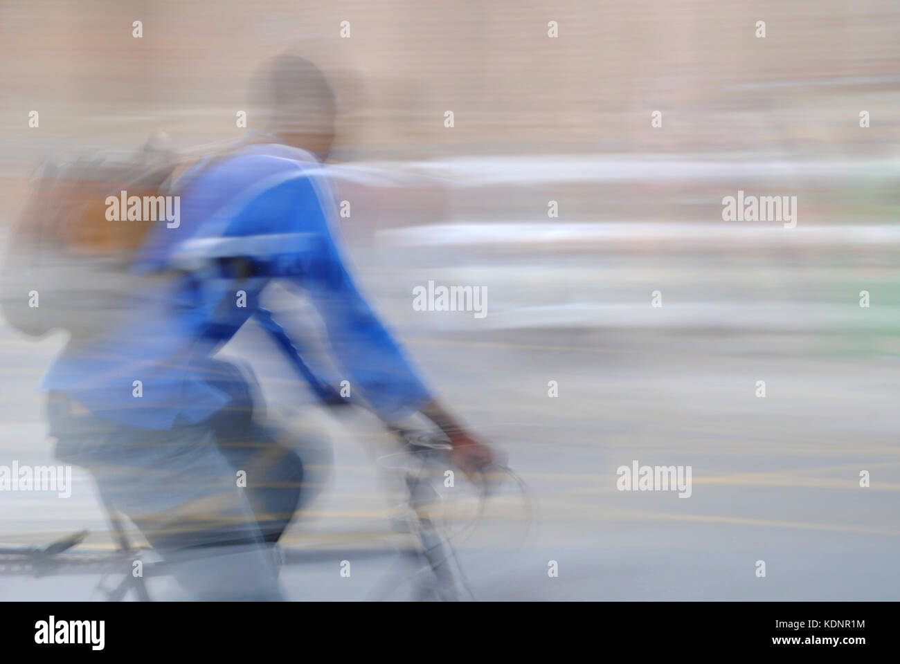 Ciclista en movimiento Stockfoto