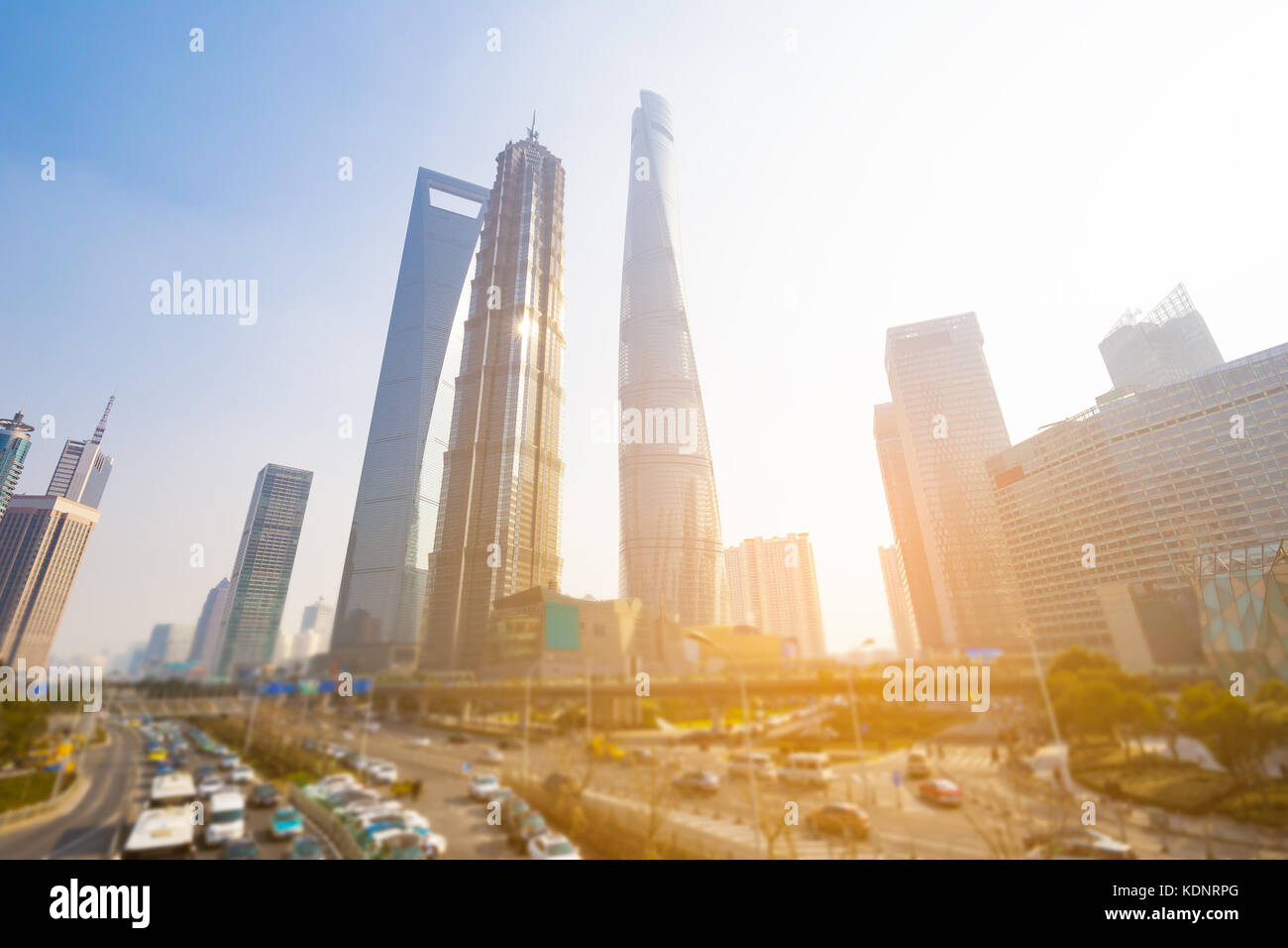 Pudong Skyline mit städtischen Wolkenkratzer, Shanghai, China Stockfoto
