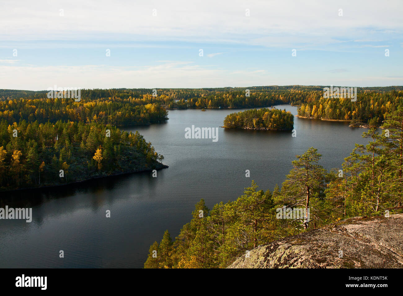 Herbst Landschaft auf dem repovesi Park (Finnland, südkarelien) Stockfoto