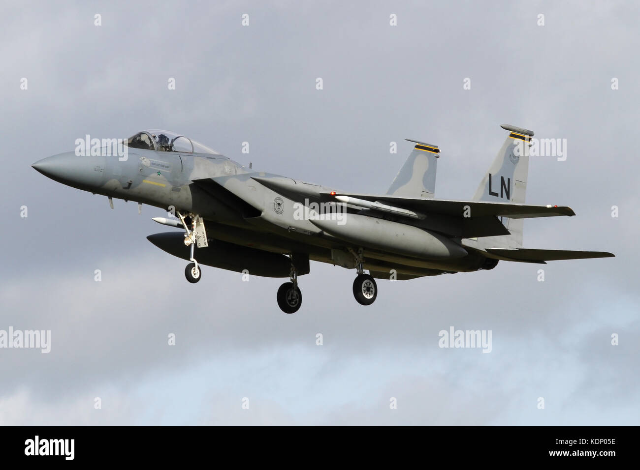 493Rd FS F-15C Landung an RAF Lakenheath. Flugzeuge ist eine von einer kleinen Zahl zu haben, kippte ein feindliches Flugzeug in Combat, eine irakische Su-22 im Jahr 1991. Stockfoto
