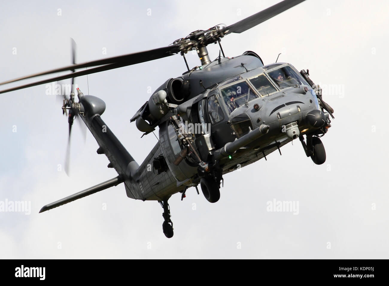 56 Rescue Squadron HH-60G Pavhawk auf die Herangehensweise an RAF Lakenheath während des Trainings. Die 56 RS wird Italien Anfang 2018 bewegen. Stockfoto