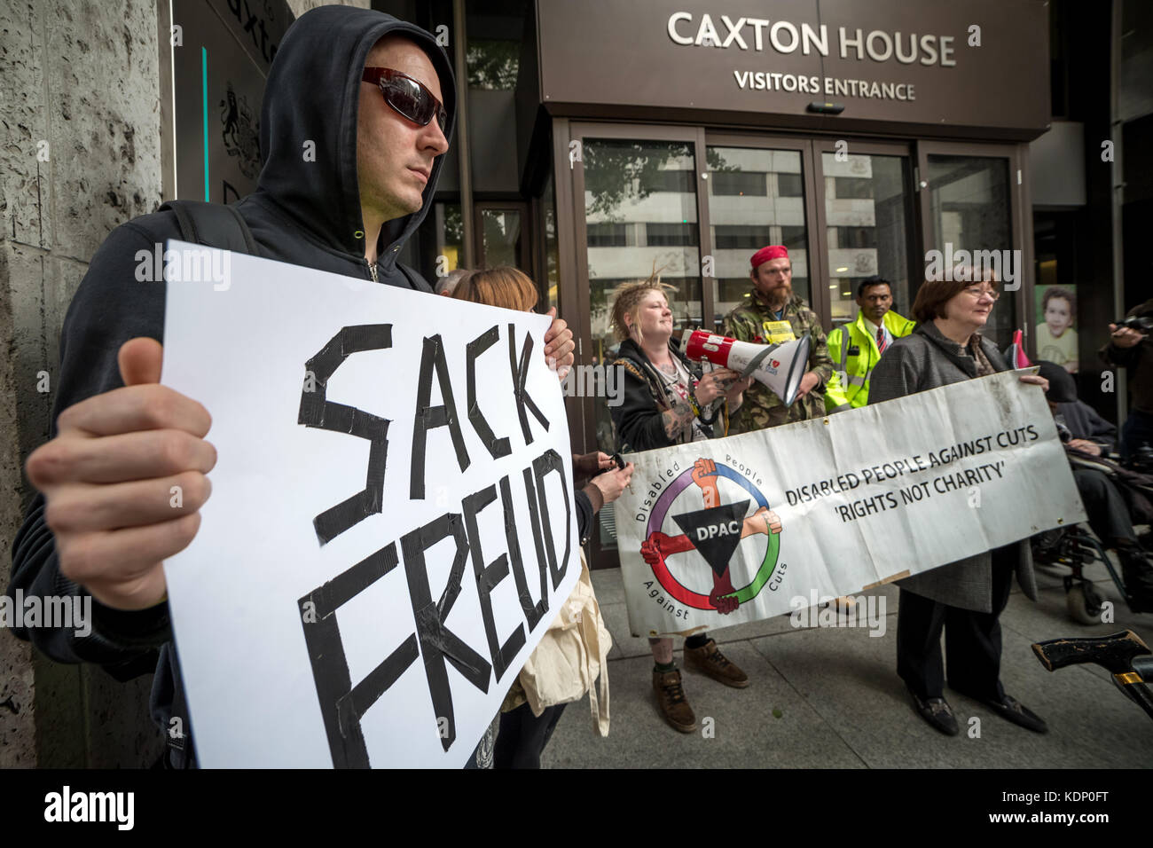 London, UK. 20. Oktober 2014.  'Sack Herrn Freud' behinderte Menschen gegen Kürzungen (DPAC) protestieren Credit: Guy Corbishley/Alamy Live News Stockfoto