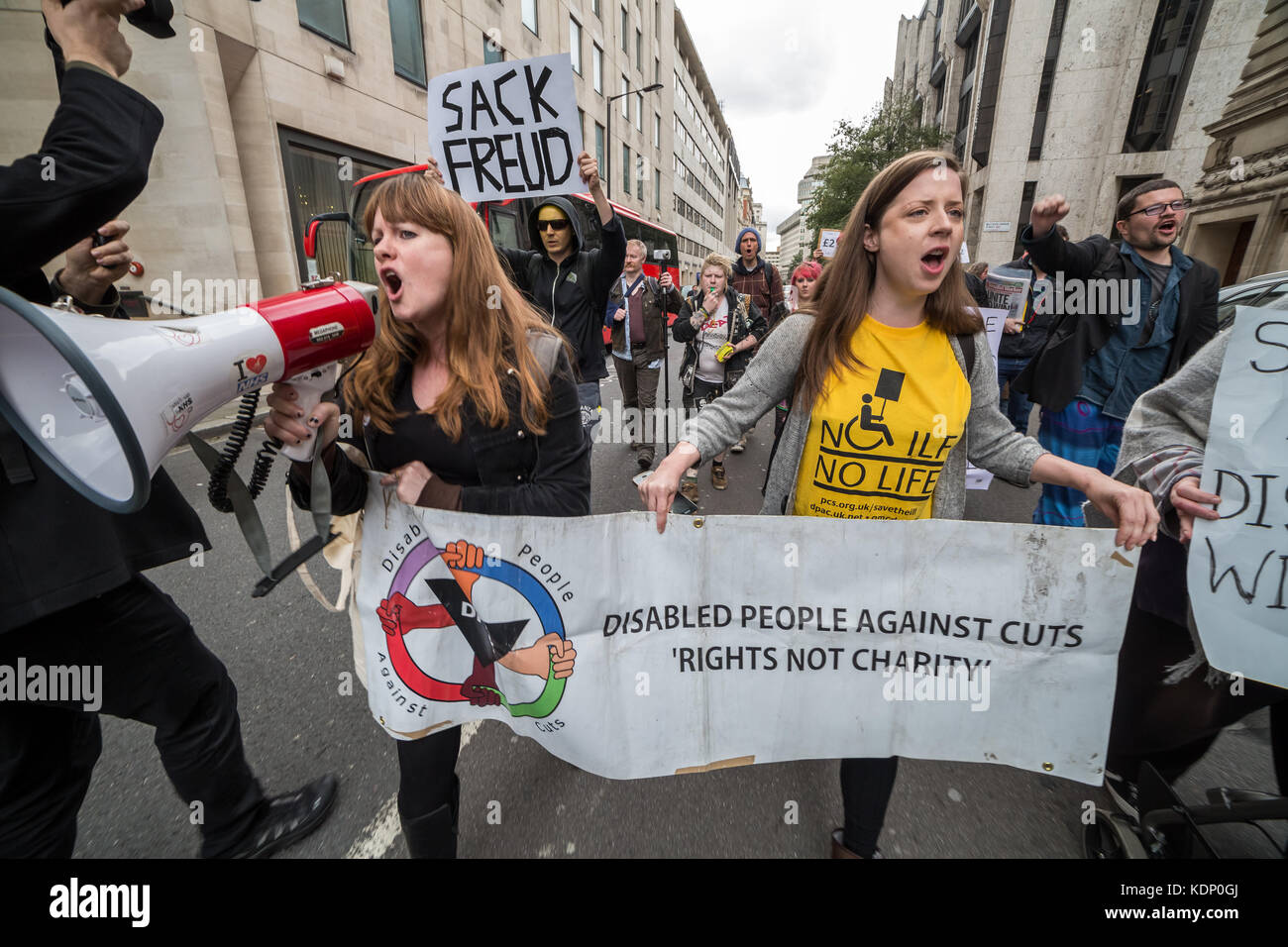 London, UK. 20. Oktober 2014.  'Sack Herrn Freud' behinderte Menschen gegen Kürzungen (DPAC) protestieren Credit: Guy Corbishley/Alamy Live News Stockfoto