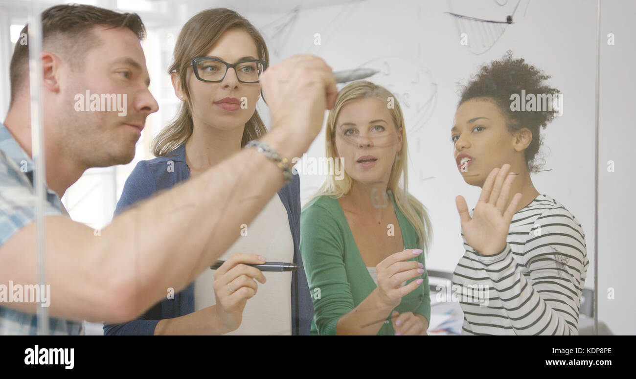 Mitarbeiter in den Prozess der Erstellung Stockfoto