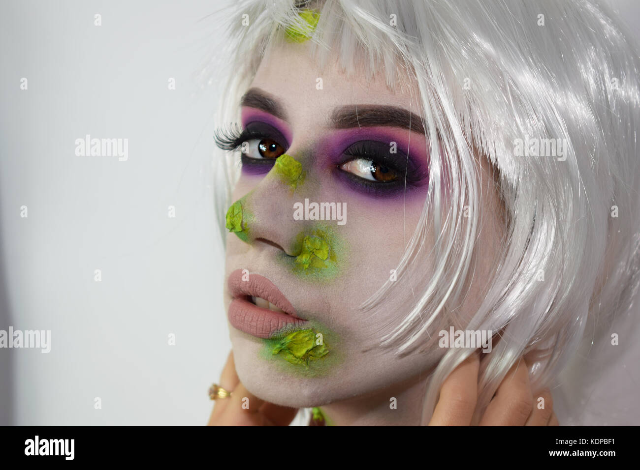 Halloween weiße und grüne Hexe Make-up Stockfoto