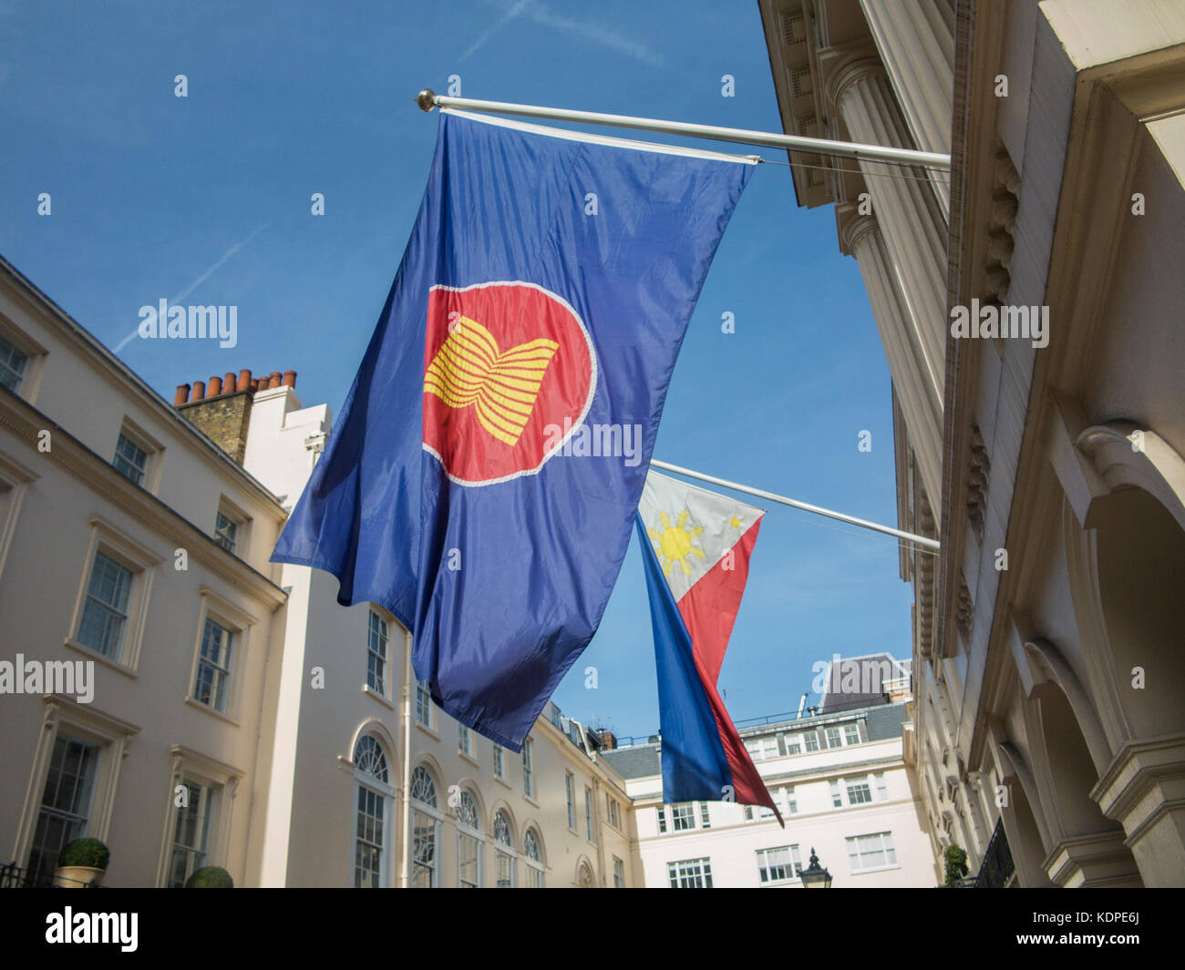 Phillipinische Botschaft flags außerhalb der Zentrale in London fliegen Stockfoto
