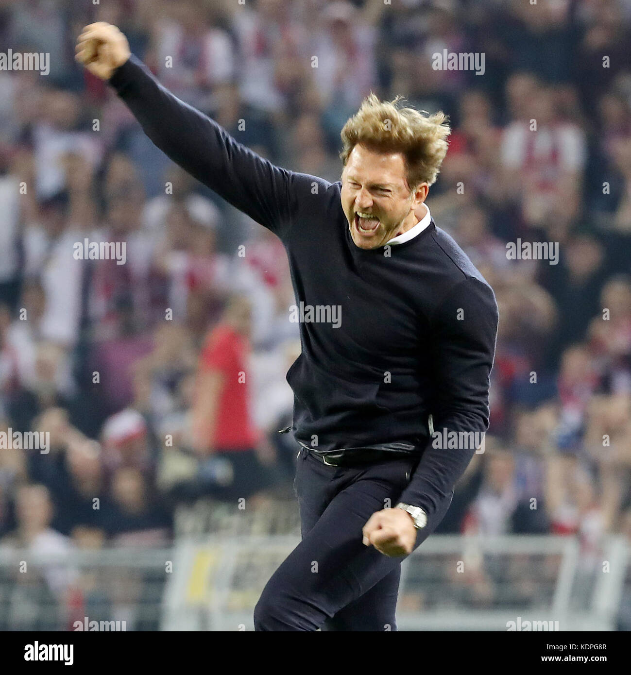 Dortmund, Deutschland. 14 Okt, 2017. Cheftrainer der rasenballsport Leipzig Ralph hasenhuettl nach dem Gewinn der Bundesliga Fußball Spiel zwischen Borussia Dortmund und rasenballsport Leipzig am Signal Iduna Park in Dortmund, Deutschland feiert, am 14.Oktober 2017. Quelle: Ulrich hufnagel/Xinhua/alamy leben Nachrichten Stockfoto