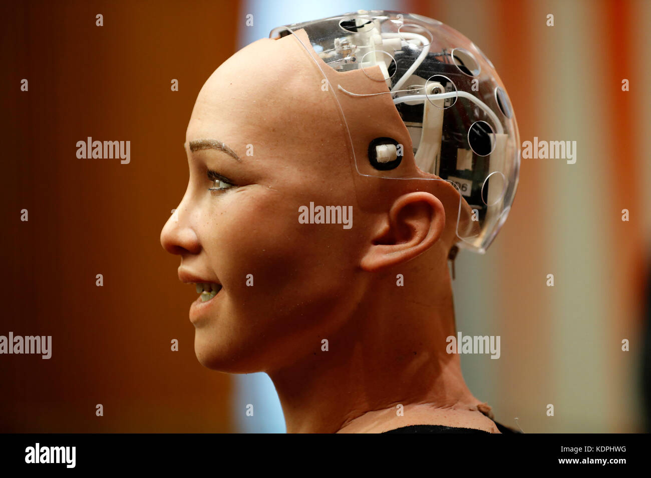 Peking, China. Oktober 2017. Sophia, ein lebensähnlicher humanoider Roboter, wird am 11. Oktober 2017 im UN-Hauptquartier in New York abgebildet. Sophia nahm an einem Treffen zum Thema "die Zukunft von allem - nachhaltige Entwicklung im Zeitalter des schnellen technologischen Wandels" Teil. Quelle: Li Muzi/Xinhua/Alamy Live News Stockfoto